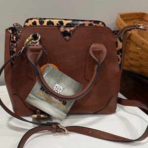 Elegant Brown Shoulder Bag with Leopard Print